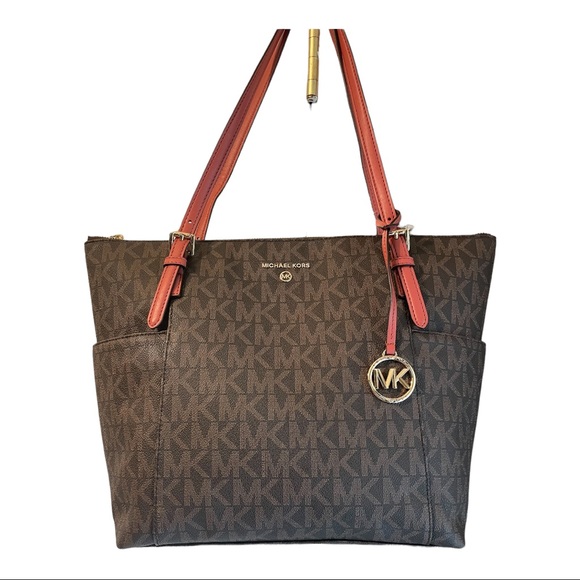 SOLD-MICHAEL Michael Kors Jet Set Charm - Picture 2 of 15